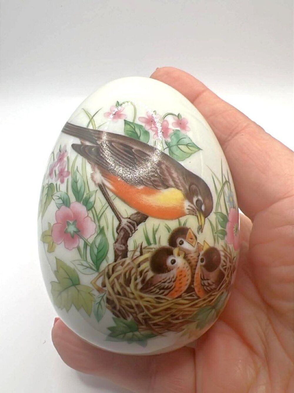 Avon Porcelain Decorative Egg – Spring Bird & Nest Design